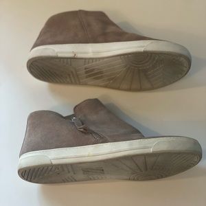 Size 6 zip up sneaker, brown leather matieral